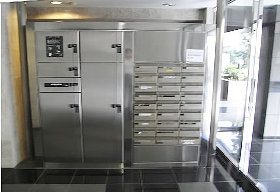 シェアハウス-エントランス-宅配ボックス